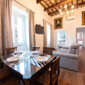 beautiful-two-bedroom-apartment-near-colosseo.it-romehotels.com/