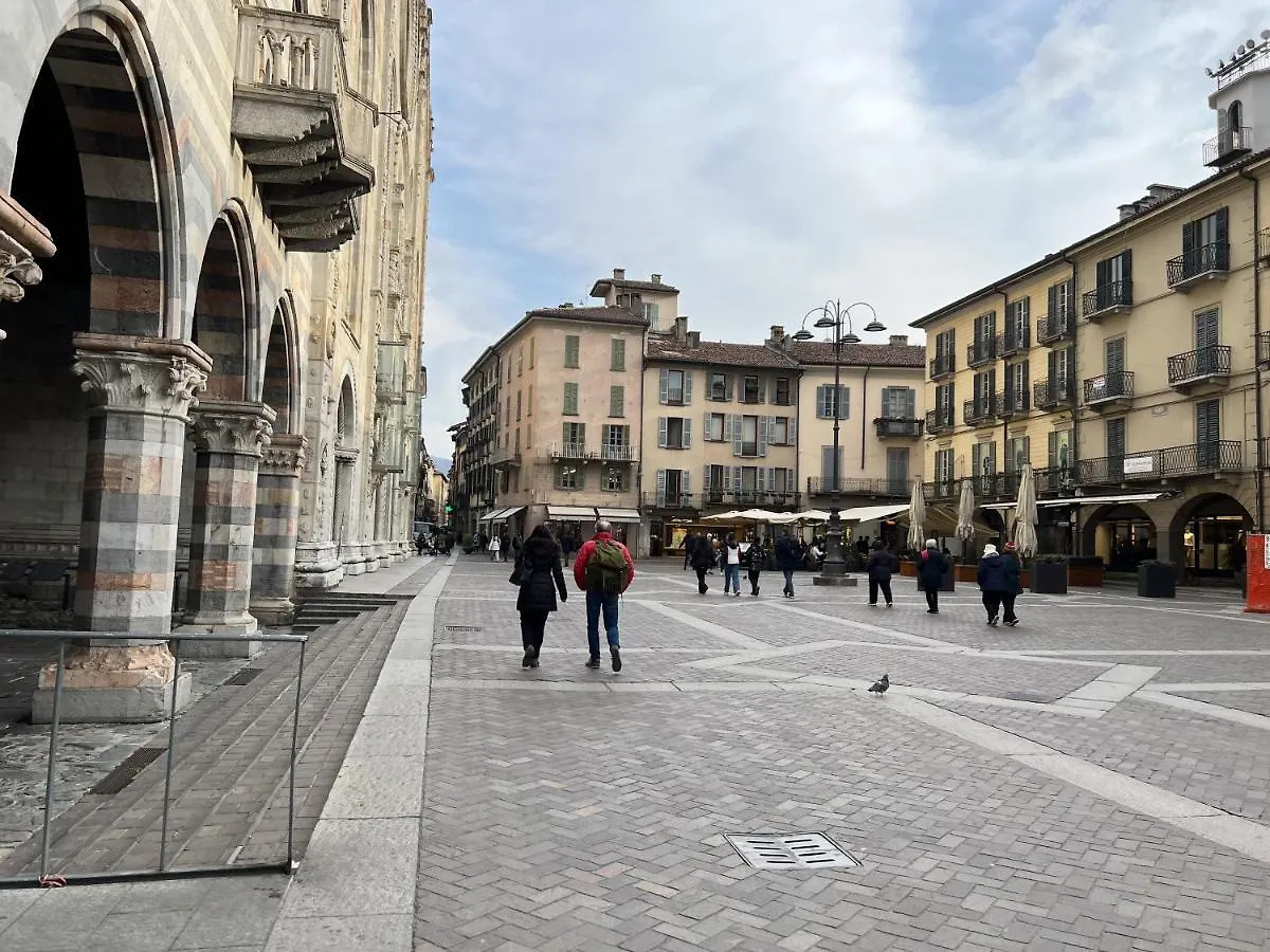 Appartamento Nel Centro Di Como 0*,